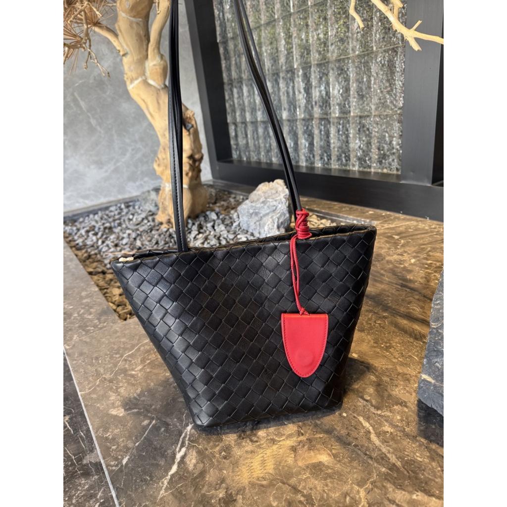 2026 New Leather Women's Bag Sheepskin Woven Bag Commuter Shoulder Tote Vegetable Basket Bag Bucket Underarm Bag Cross-border
