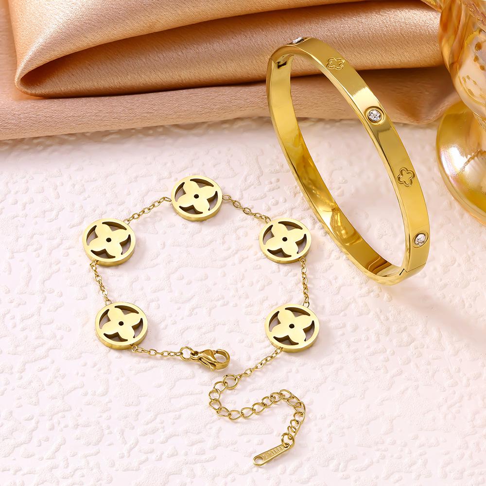 18K Goldplattiertes Titanstahl Vierblättriges Kleeblatt Armband Set für Damen
