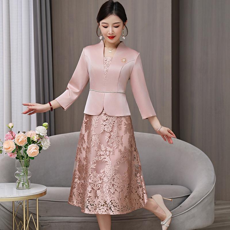 YQWL5656 Autumn/Winter 2025 Slimming Mother-in-Law Wedding Toast Dress - Elegant and Youthful Style