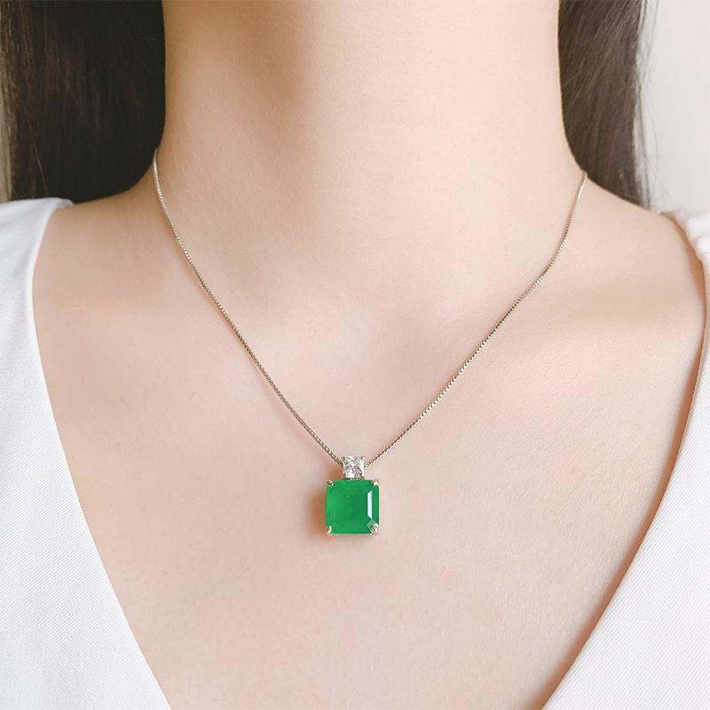 Jewelry Direct Sales Color Treasure Inlaid Simulation Emerald Pendant Retro Women'S Elegant Necklace