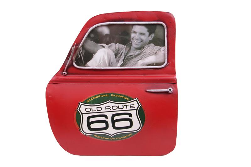 

Декоративная металлическая рама двери автомобиля тематическая