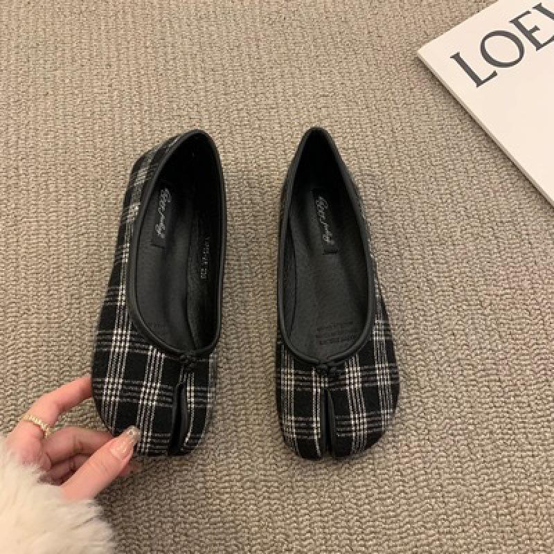 Korean version of one-pedal red split-toed pig's trotters horseshoe Doudou shoes flat-soled new shallow-mouth laden shoes soft-soled single shoes wom