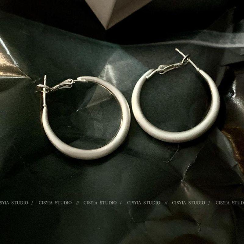 

Silver Brushed Female Metal Square round Face Unique Ear Ring Silver brushed earring