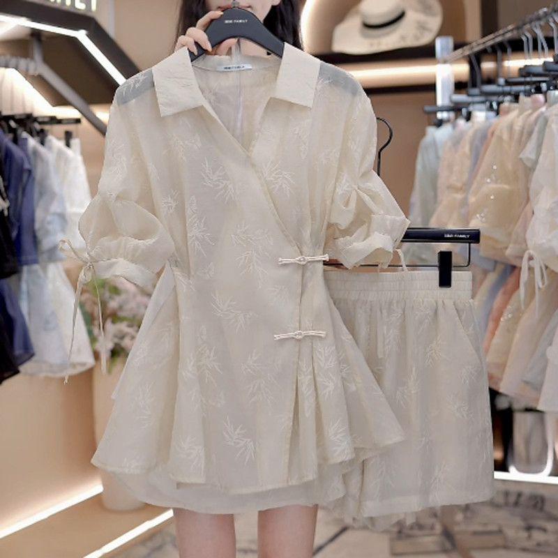 

Women’s 2026 Summer Two-Piece Set: Short-Sleeved Shirt and Shorts in New Chinese National Style M (Up to 105 lbs)