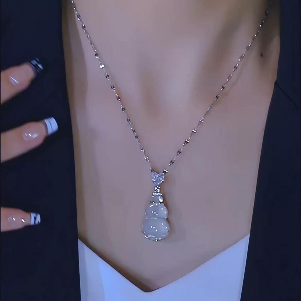 Elegant Ruyi Gourd Necklace for Women - Versatile, Fashionable, Clavicle Chain, Light Luxury, High-End Feel