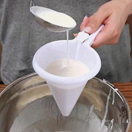 Batter Dispenser with Handle Leak-Proof Batter Pitcher for Icing Chocolate Pancake Mix BPA-Free Plastic Batter Bottle for Baking & Kitchen Use