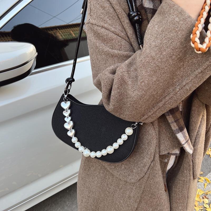 Niche design 2025 new sweet wind love pearl matte handbag solid color versatile shoulder messenger women's bag
