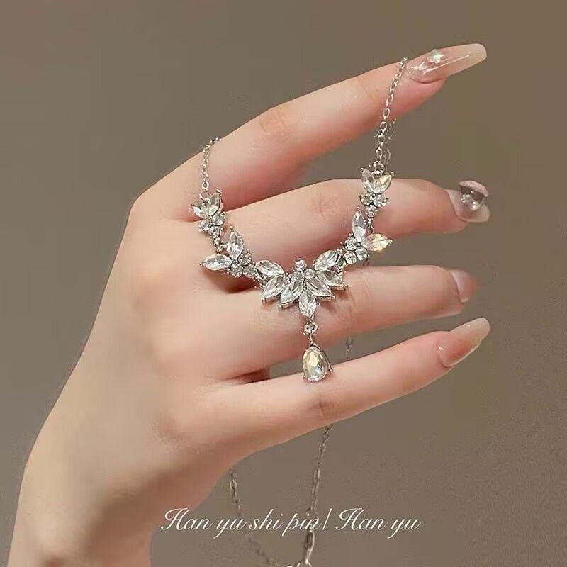 Super Flash Flower Branch Water Drop Necklace Niche Design High Sense Simple Versatile Temperament Exquisite Unique Personality Collarbone Chain