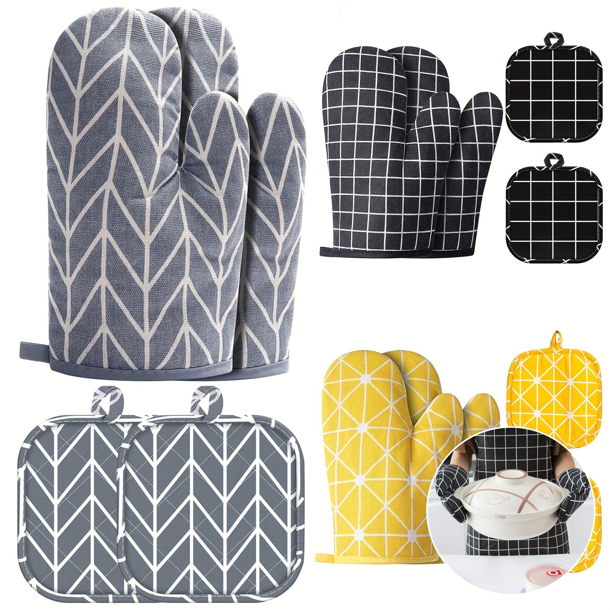 

Oven Gloves and Pot Holder 4pcs Set, High Heat Resistance 500 Degrees Super Thick Kitchen Extended Oven Gloves чорний