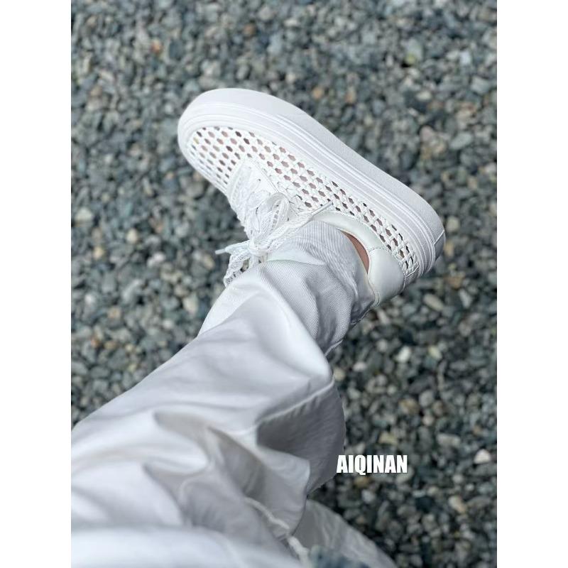 

Кожаные маленькие белые туфли женские на платформе летние новые плетеные с перфорацией повседневные на мягкой подошве дышащие универсальные модные кеды 40 белый