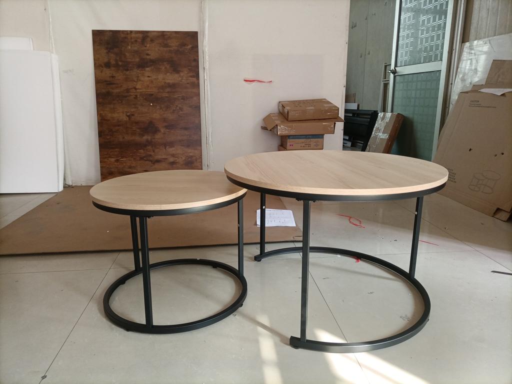Two-Piece Nesting Coffee Table Set, Oak Veneer, Round with a Diameter of 70 cm, Metal Frame, Modern Style, Suitable for Living Room, Bedroom, Balcony.
