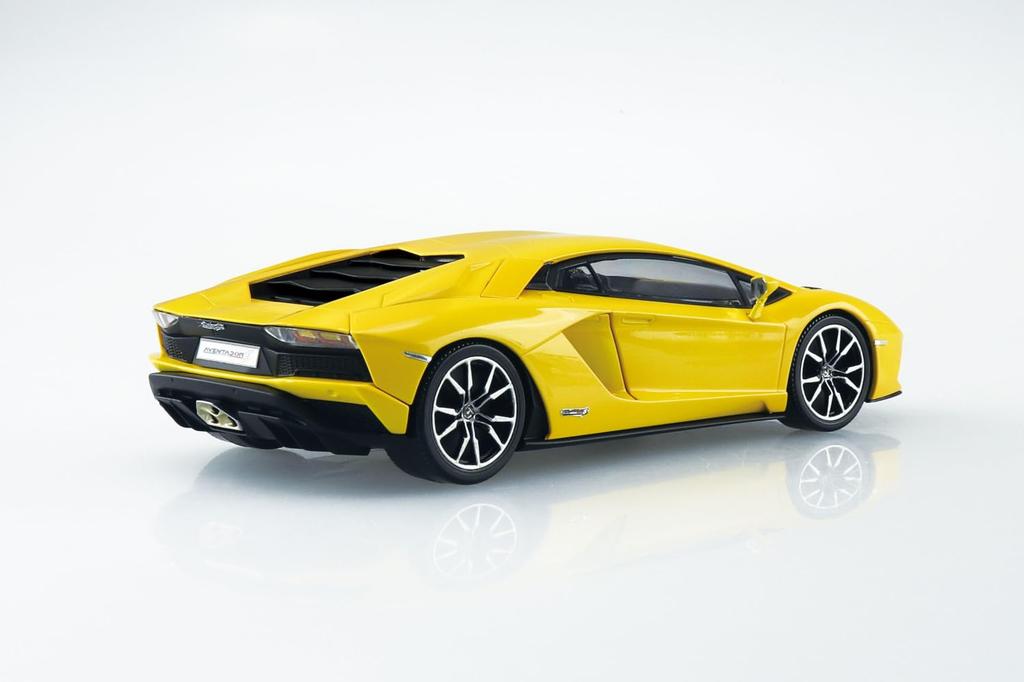 Aoshima Bunka Kyozai Scale Rakupla Snap Kit Lamborghini Aventador S Pearl Yellow Plastic Model Kit 1/32 No.07-PY Pre-Colored (Automobile)