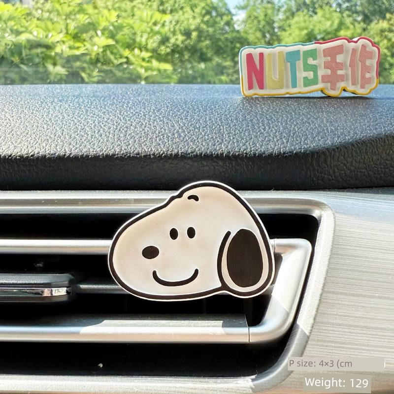 

Snoopy Dog Car Air Vent Diffuser Stone Aromatherapy Essential Oil Perfume Cute Handmade High-End Car Decoration Snoopy