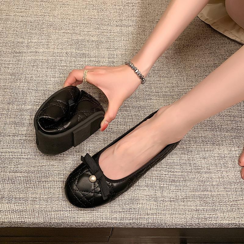 

Miss Huayang of the same style~ Sweet bow lambskin rhombus pearl flat-soled single shoes ballet shoes for women 40