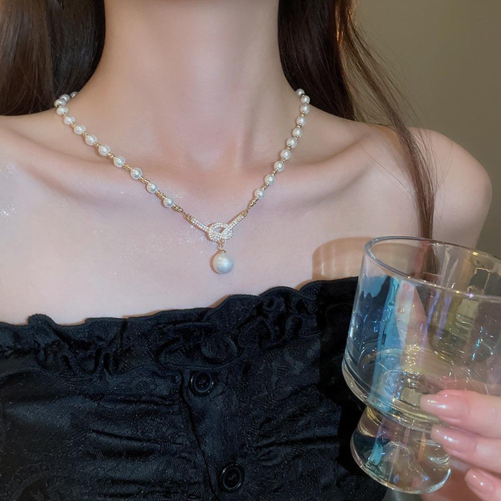 Diamond-encrusted Flower Geometric Pearl Necklace Temperament Light Luxury Sweater Chain French Retro Necklace Autumn and Winter
