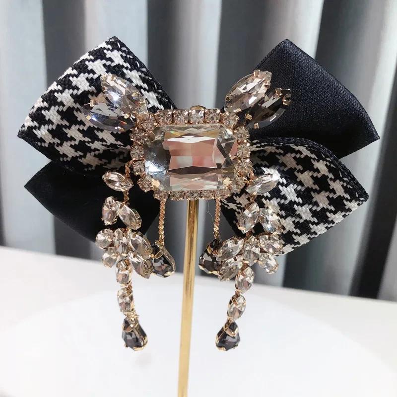 Vintage British Style Bowknot Brooch for Women - Rhinestone & Tassel Bow Tie Collar Pin - Elegant Fabric Flower Shirt Jewelry