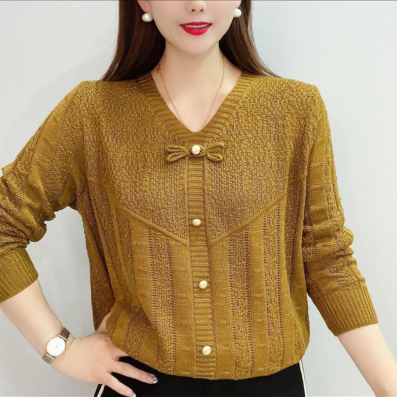 Stylish V-Neck Long-Sleeve Knit Top for Women - Loose & Slimming, Perfect for Autumn & Spring.