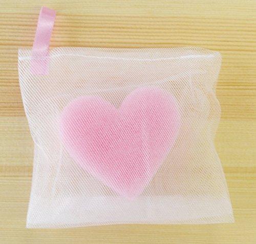 Filet nettoyant visage KOKUBO avec éponge cœur pour une mousse fine - 1 pièce