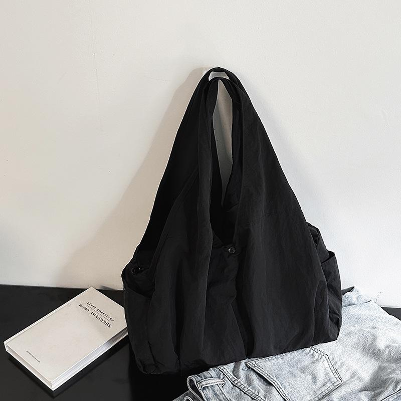Large-capacity casual and lightweight cloth bag women's new versatile simple shoulder underarm bag commuter tote bag