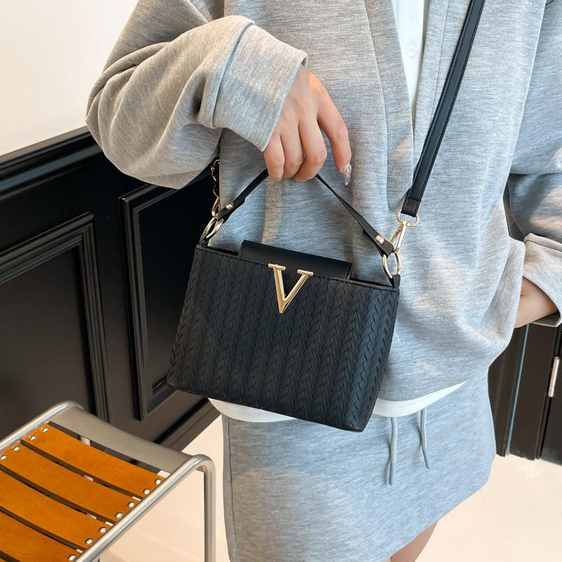 2025 Trendy Women's Square Shoulder Crossbody Bag - Stylish, Simple, and Casual Design