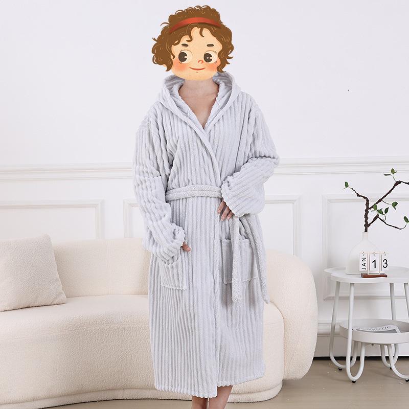 

Халат из кораллового флиса с капюшоном: Мягкий, Впитывающий, Плотный, Длинный Халат для Взрослых - Идеально подходит для Осени и Зимы One size светло-серый