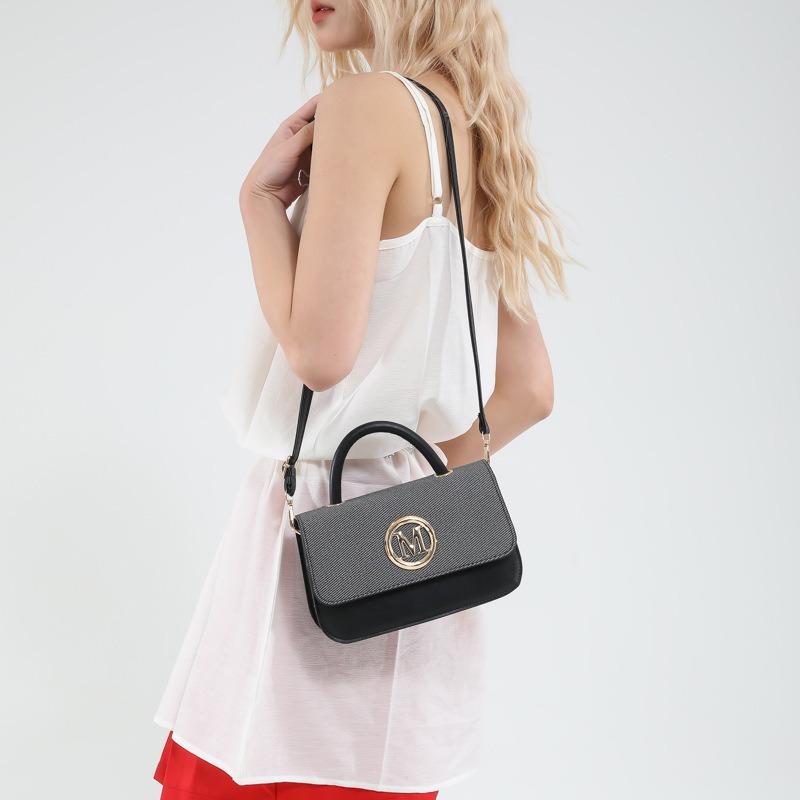 Popularna przenośna mała kwadratowa torba wiosenno-letnia nowa moda retro listowa torba na ramię listonoszka