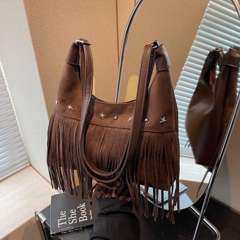 

Ретро Матовая Замшевая Сумка с Кисточкой на Одно Плечо Женская Осенне-Зимняя Винтажная с Заклепками и Молнией Большой Вместимости Универсальные Сумки Кроссбоди кофейный