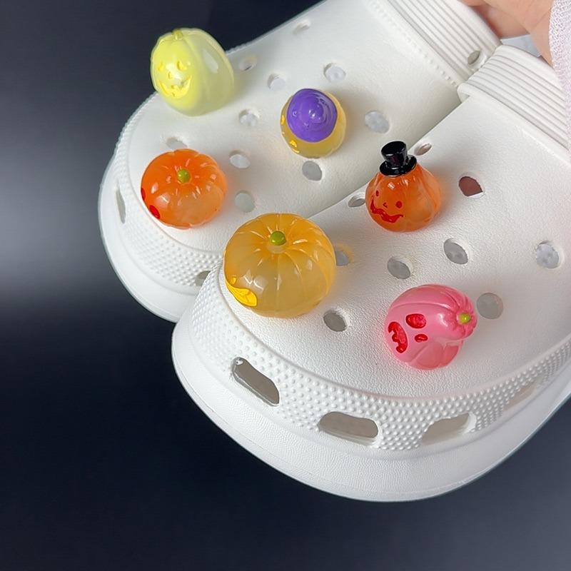 Ensemble de 6 Charms de Chaussures Noctiluents Accessoires Boucle de Chaussure à Trous pour Halloween Résine Citrouille Démon DIY Décorations de Chaussures 3D Cadeau