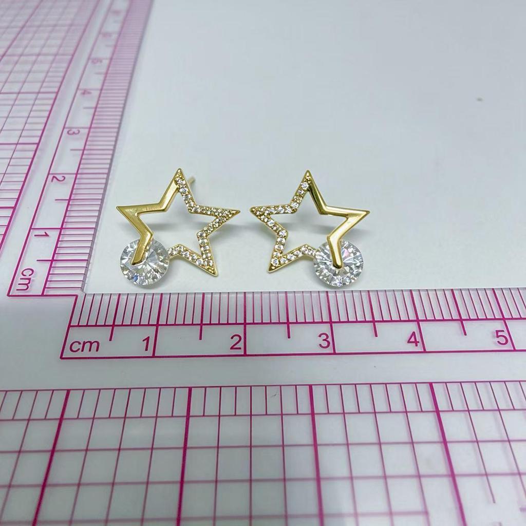 Rotatable Zirconia Star Earrings: Sparkly Rhinestone Studs with a Luxurious Feel