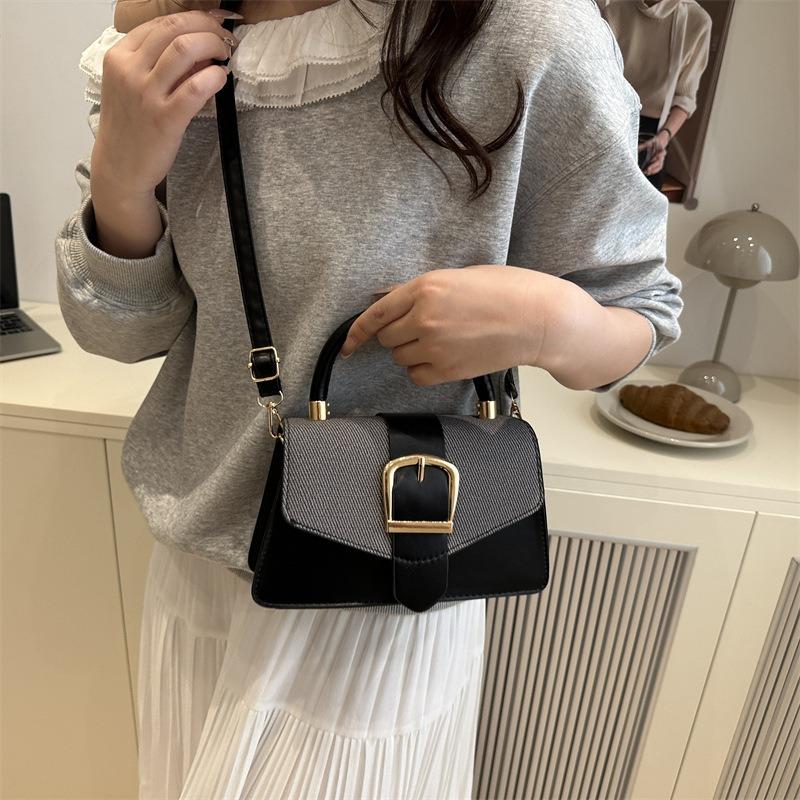 Portable small square bag fashionable spring new simple commuter bag niche design retro shoulder messenger bag