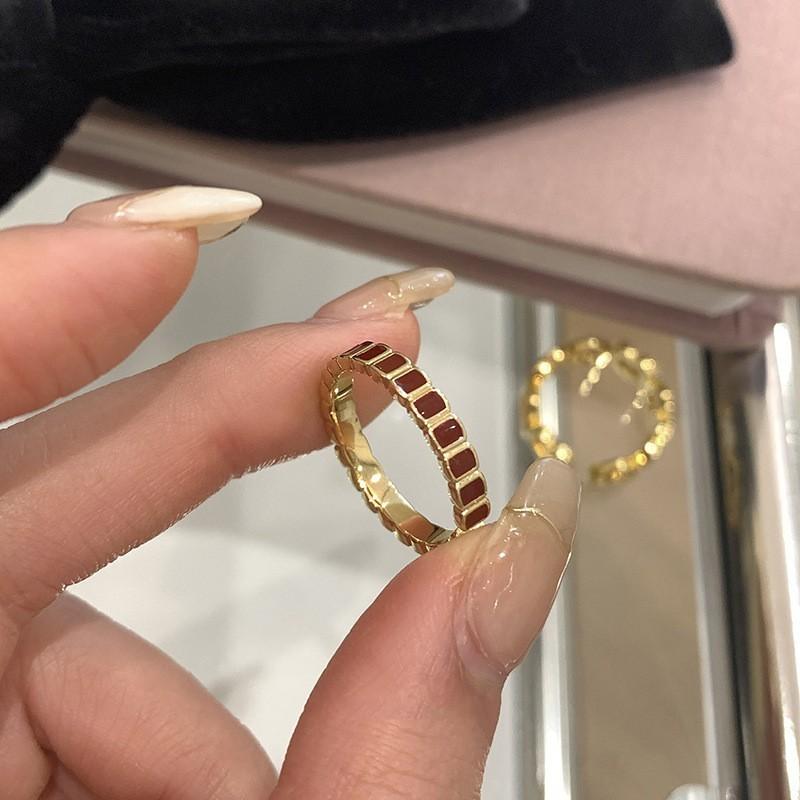 Copper Contemporary Vintage Ring For Women With Luxurious Gold Finish And Dazzling Geometric Diamond Detailing