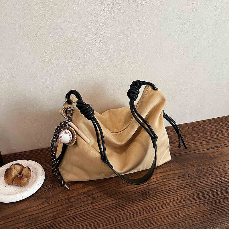 Vintage Large Capacity Commuter Tote Bags  Autumn Winter New Women Shoulder Bags High-end Suede Lady Handbags