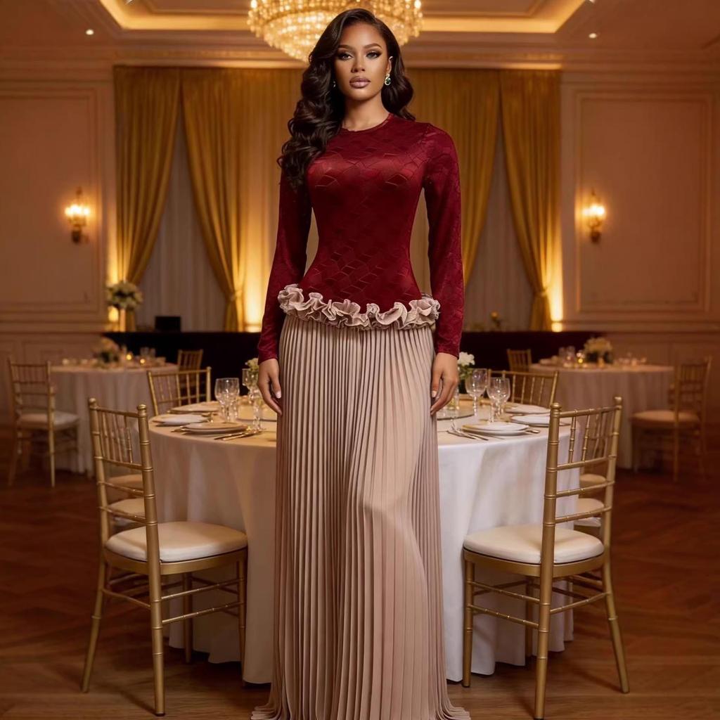 Elegantes Abendkleid mit hohem Bund, langen Ärmeln, Spitze und plissiertem Rüschenrock