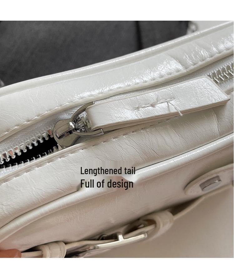 2025 Französische Nischen-Motorrad-Stil Herz Umhängetasche - Vielseitige Herbst-Schultertasche für Frauen