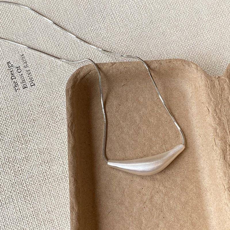 Women's Minimalist Water Drop Pendant Necklace - Versatile Autumn/Winter Fashion Long Sweater Chain