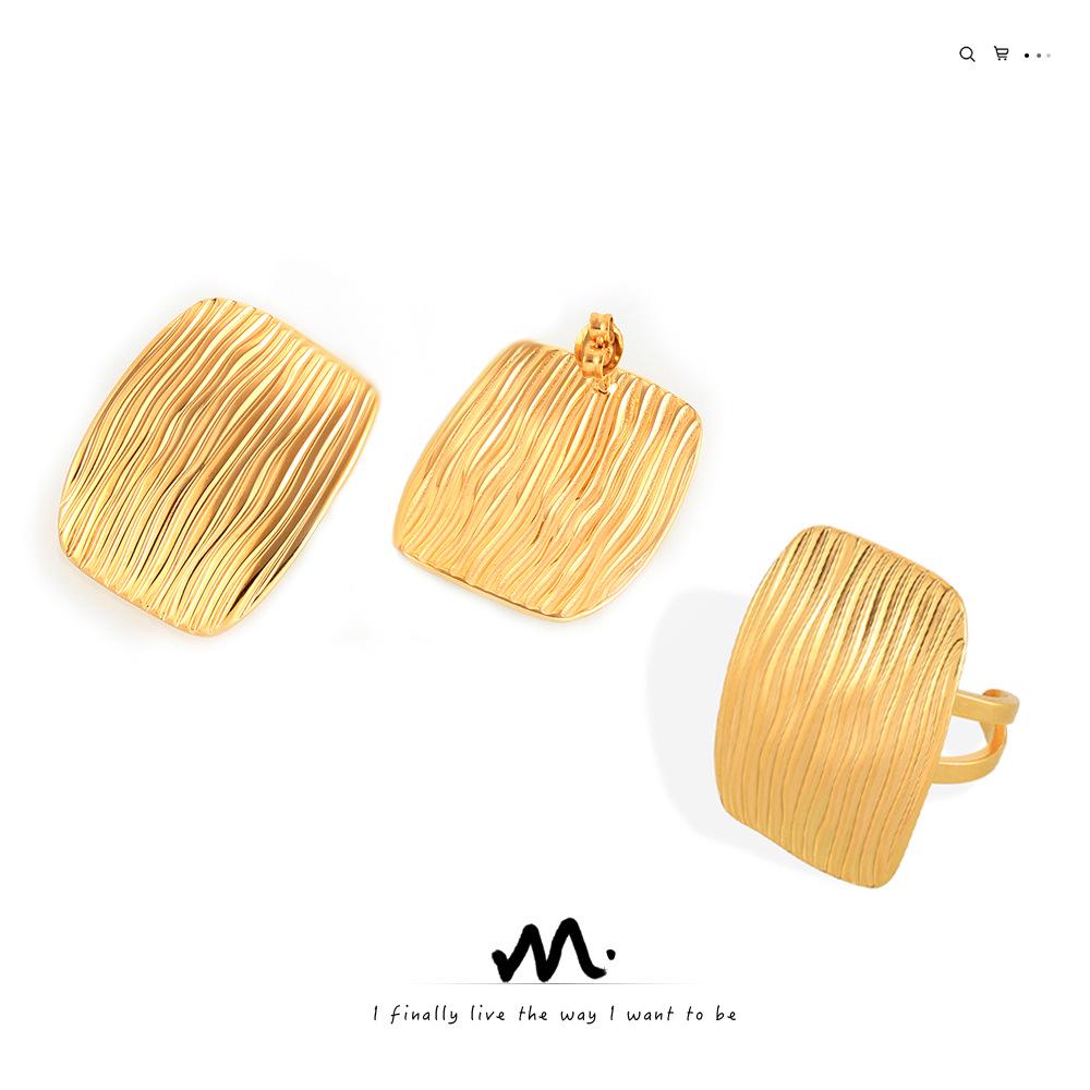 

Elegant Titanium Steel Multilayer Jewelry Set with Square Plate Design