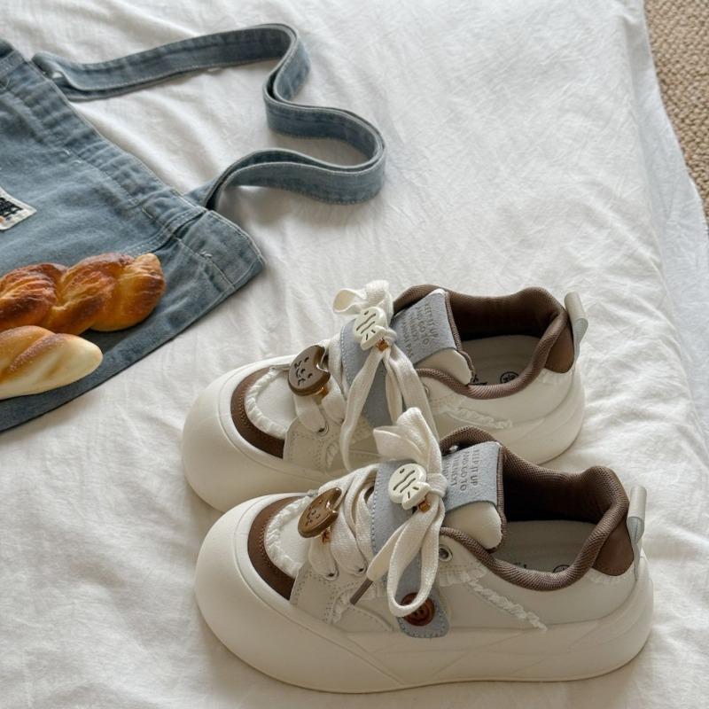 Niche Macaron Platform White Shoes Women's Versatile Bread Shoes Sports and Leisure Board Shoes Tide