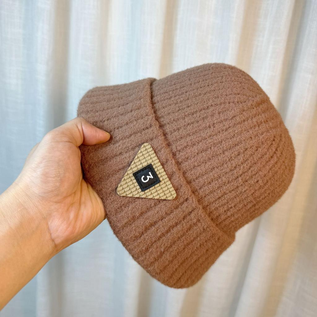 Fashionable Inverted Triangle Letter Small Label Fisherman Hat Women's Autumn and Winter New Travel Breathable Versatile Face Showing Small Basin Hat