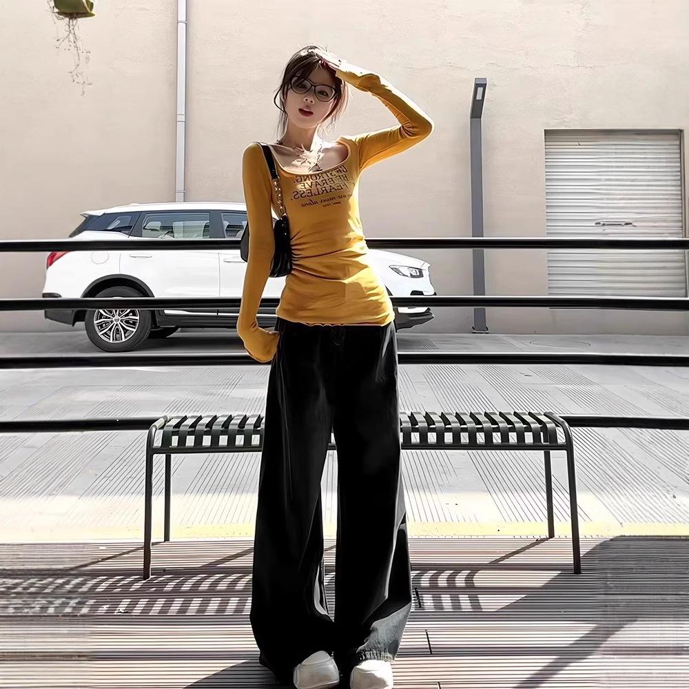 Frühling 2025 Würziges Amerikanisches Mädchen Gelbes U-Boot-Ausschnitt Langarm Sexy Retro Schlankmachendes T-Shirt