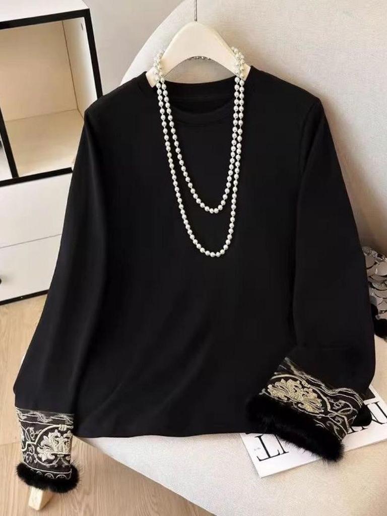 Women's Plus Size Embroidered Thermal Long-Sleeve Top, New Autumn/Winter Warm Loose Fit, Chinese Style.