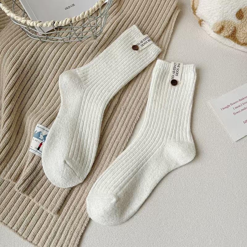 Autumn and Winter Fabric Label Button Wool Socks, Women's Mid-calf Socks, Solid Color Thickened Warm and Versatile Pile Socks