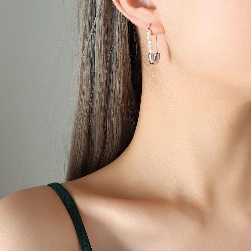 18K Gold-Plated Paperclip Faux Pearl Earrings: European-American Retro Style