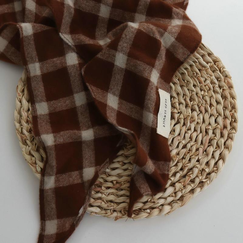 Temperamentní pletená kostkovaná trojúhelníková šála Šála s prémiovým vzhledem Dámská teplá šátek na hlavu Multifunkční ležérní malá šála