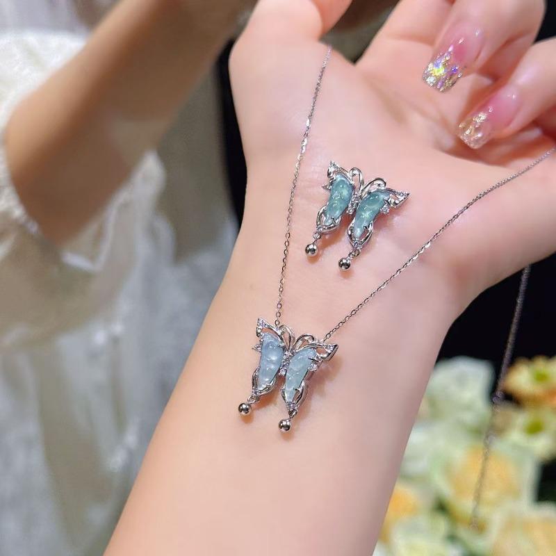 Break the Cocoon and Become a Butterfly~ Ice Through Butterfly Necklace Female Niche Design Collarbone Chain Exquisite High-value Necklace Accessories