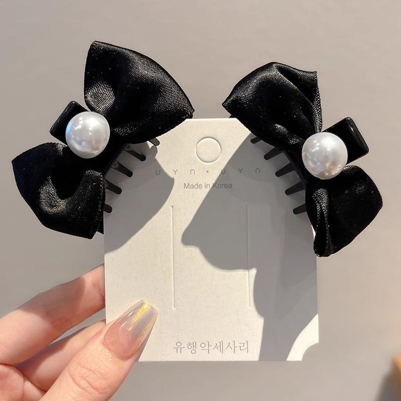 

Black Bow Hair Clip - Small Claw for Women and Girls, Ideal for High-End Bangs and Frizzy Hair.