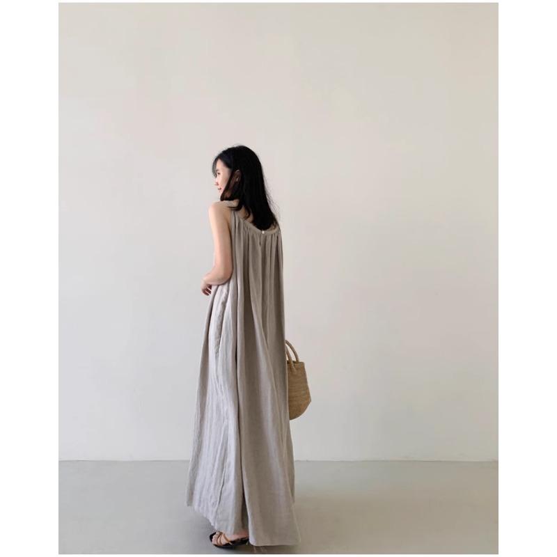 Sleeveless Halter Dress Loose and Slim Sleeveless Dress Over The Knee