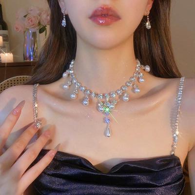 Elegante Geometrische Strass- und Perlenquasten-Halskette für Damen
