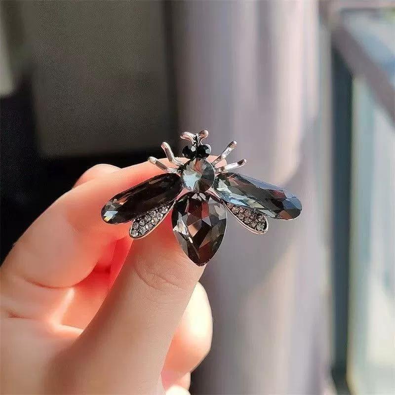 1pc Creative Cute Bee Brooch Fashion Crystal Insect Rhinestone Corsage Women Coat Suit Accessories Pin Vintage Enamel Animal Brooch