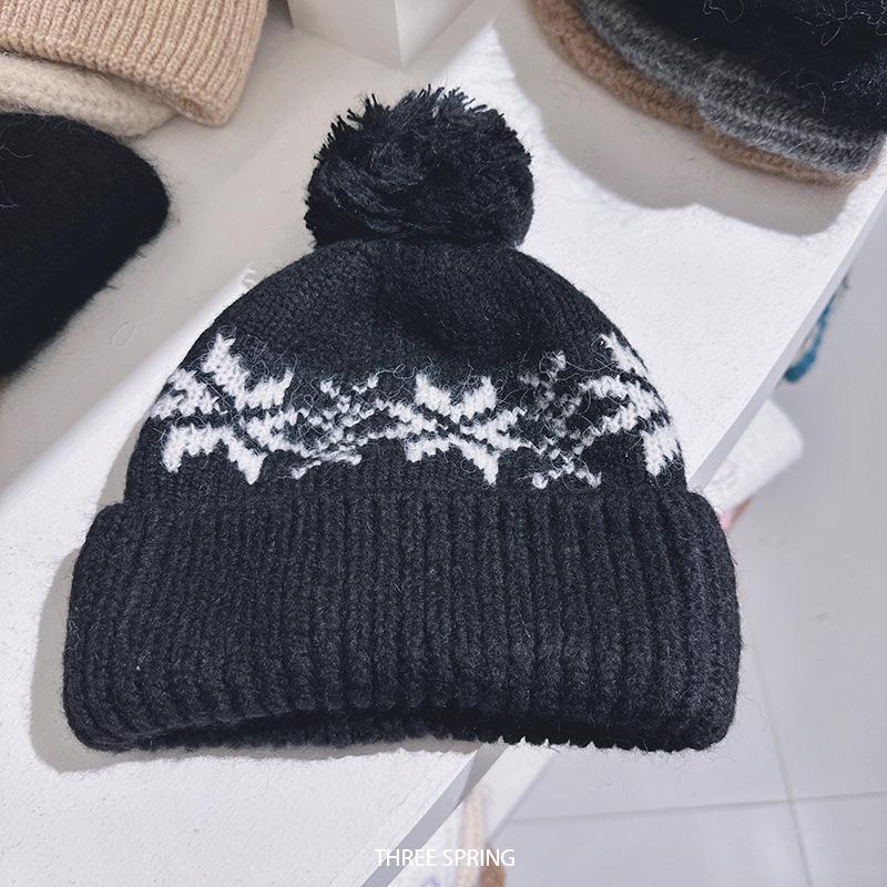 Autumn and winter new jacquard hairball knitted hat women's big head circumference small wool hat