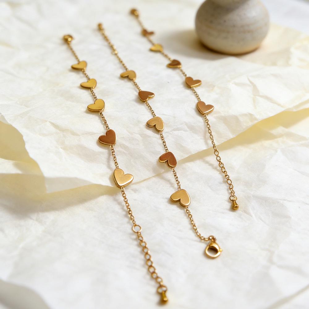 Elegant Heart-Shaped Titanium Steel Bracelet for Women - 18K Gold, Durable, Versatile Design, Resilient Peached Heart Jewelry.